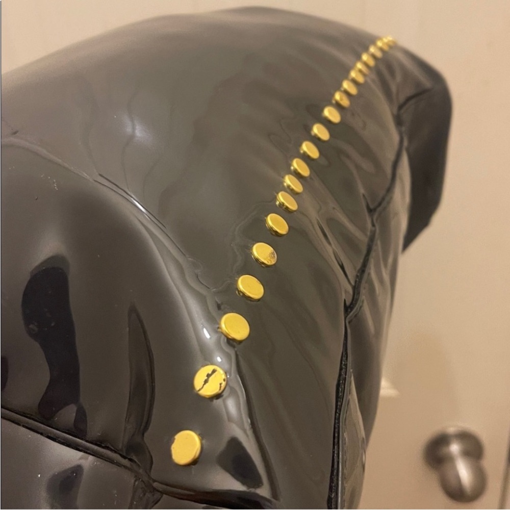 Elegant Nicki Minaj Black Patent Leather Bag with Gold Accents - Picture 10 of 15
